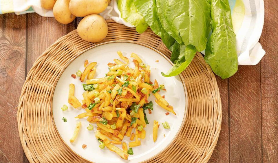 Tranches de pommes de terre sautées et bettes