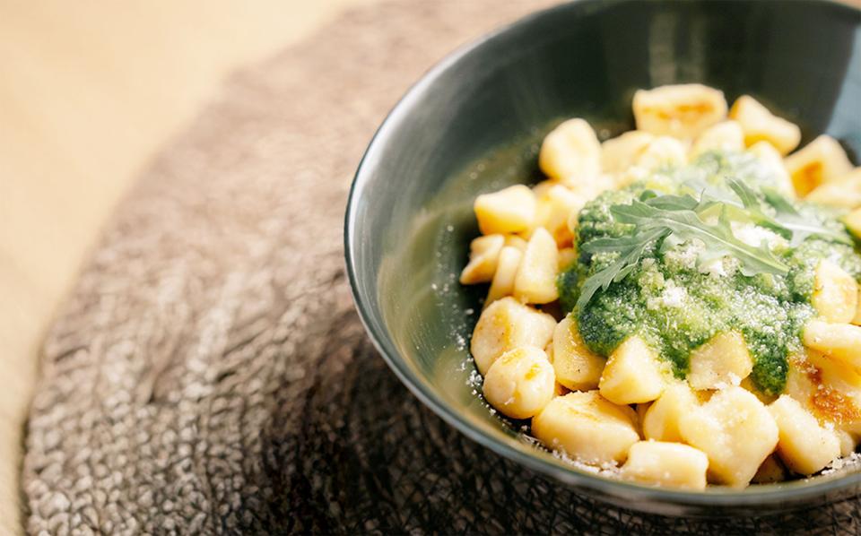 Gnocchis de pommes de terre au pesto de roquette et noix